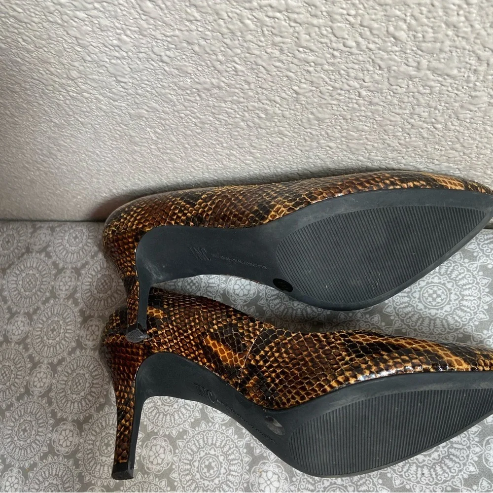 I.N.C~Sleek~Shiny~Snakeskin Design~Faux Leather~Pointed Toe~Pump~Heel~Size 6